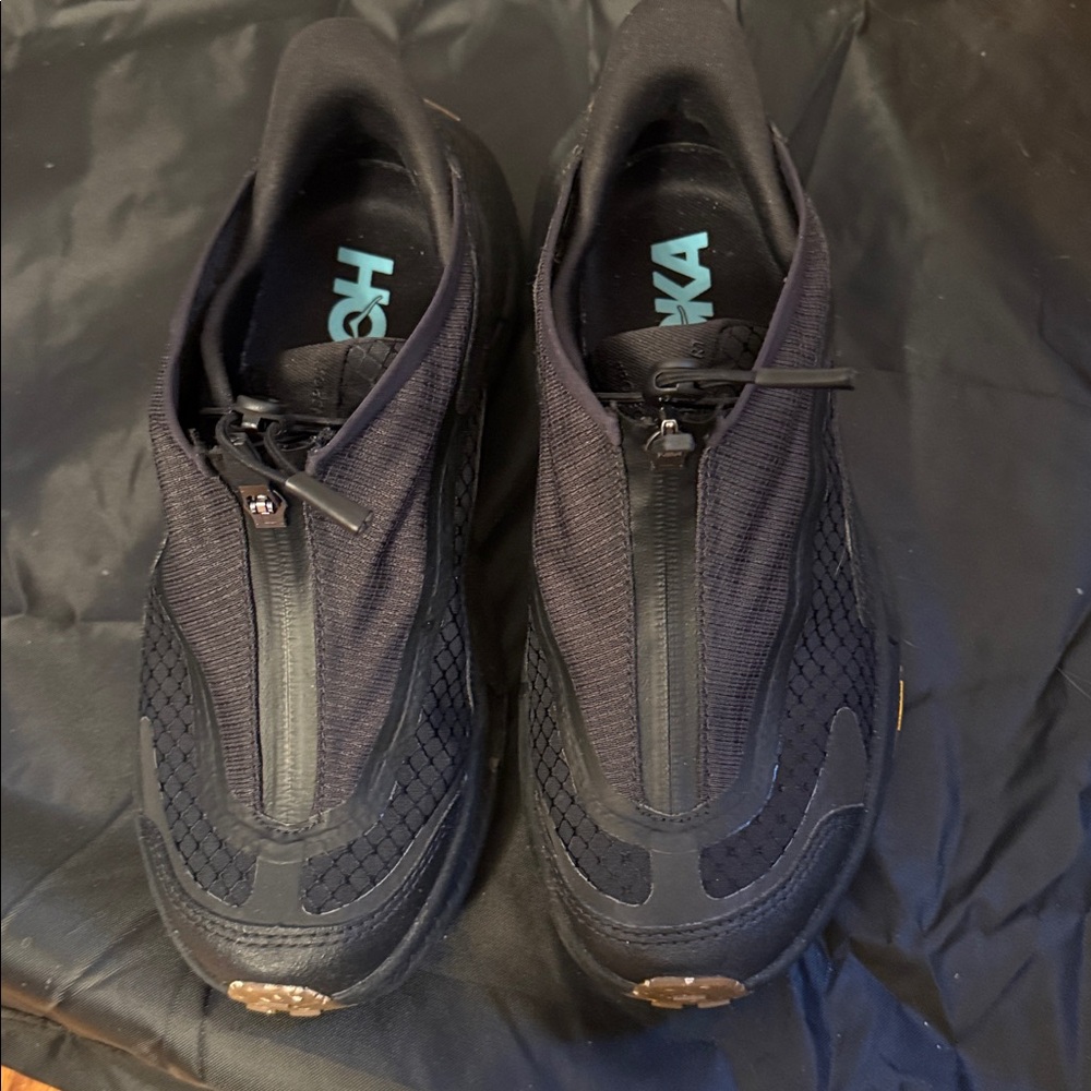 HOKA® U PROJECT TRANSPORT
Carbon Black/ Black